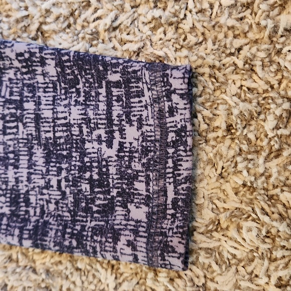 Scorpio Sol Leggings with Side Pockets - Picture 2 of 9